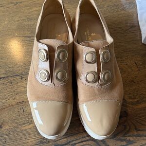Clorinda Antinori the Eva Miro Camel Beige Suede and Patent Cap-Toe Slip-Ons